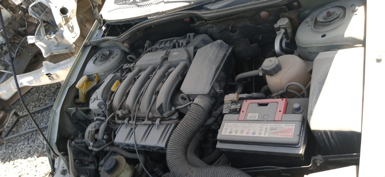  Renault MEGANE 2004    EN DESARME